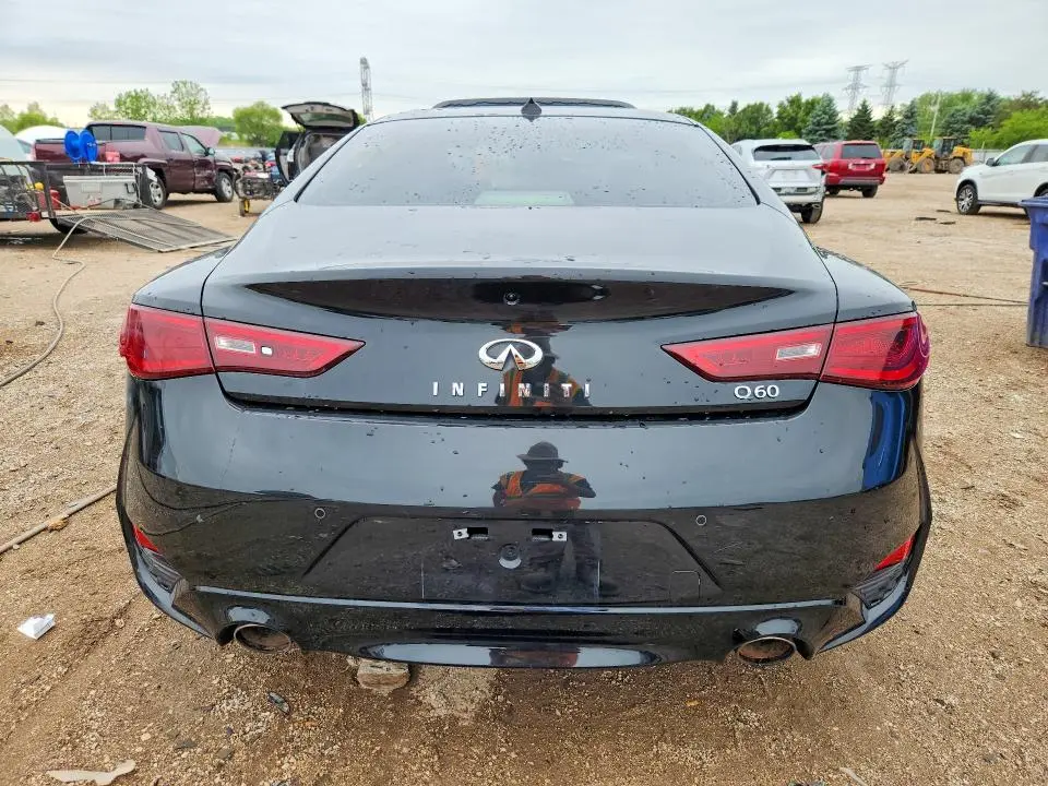2022 INFINITI Q60 LUXE  