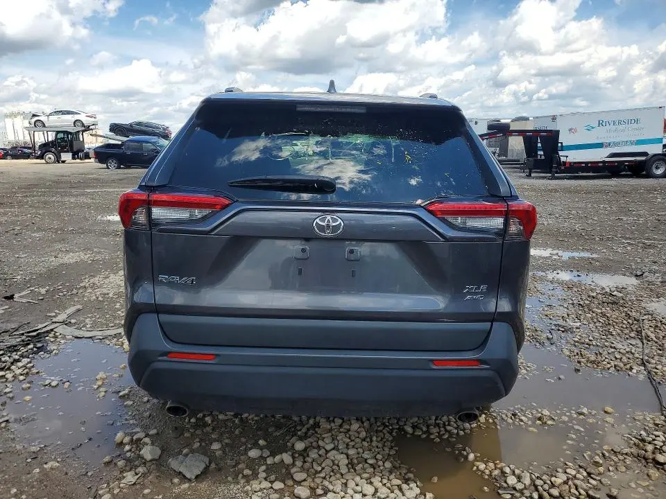 2019 TOYOTA RAV4 XLE  