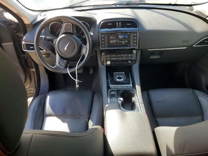 2017 JAGUAR F-PACE PRESTIGE  