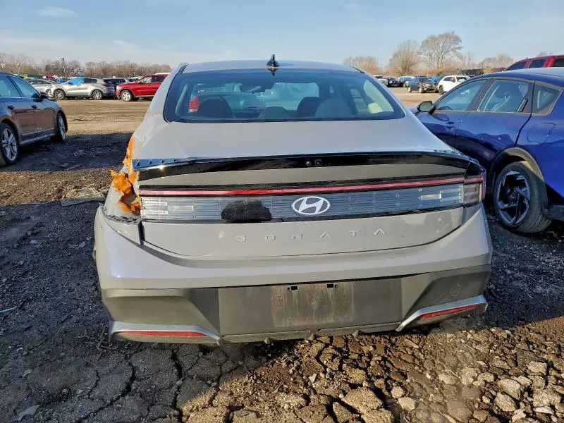 2025 HYUNDAI SONATA SE  