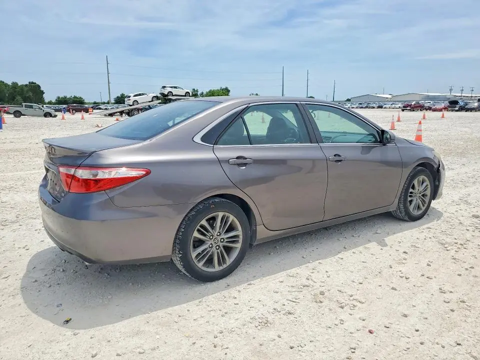2016 TOYOTA CAMRY SE  