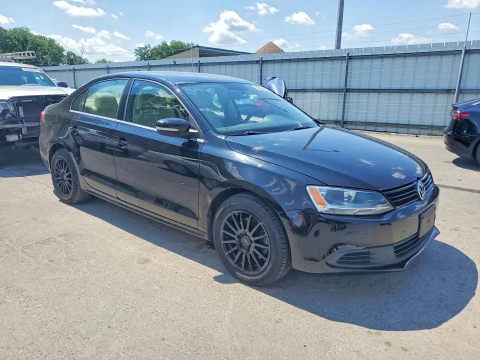 2013 VOLKSWAGEN JETTA SE  