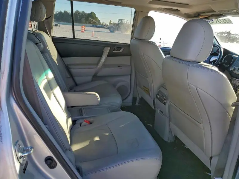 2012 TOYOTA HIGHLANDER BASE  