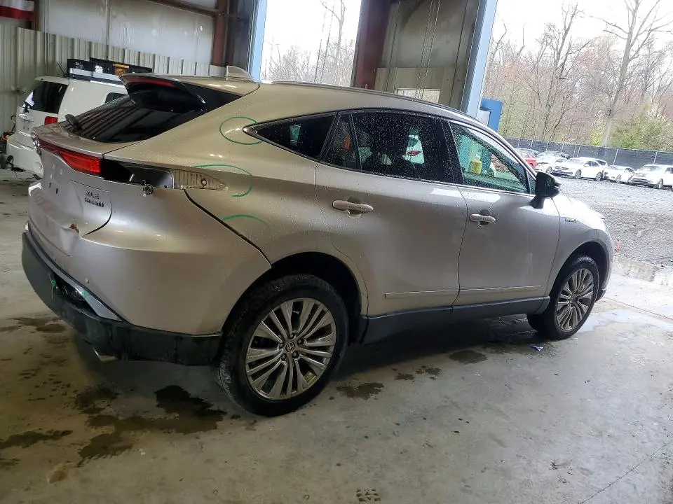 2021 TOYOTA VENZA XLE  