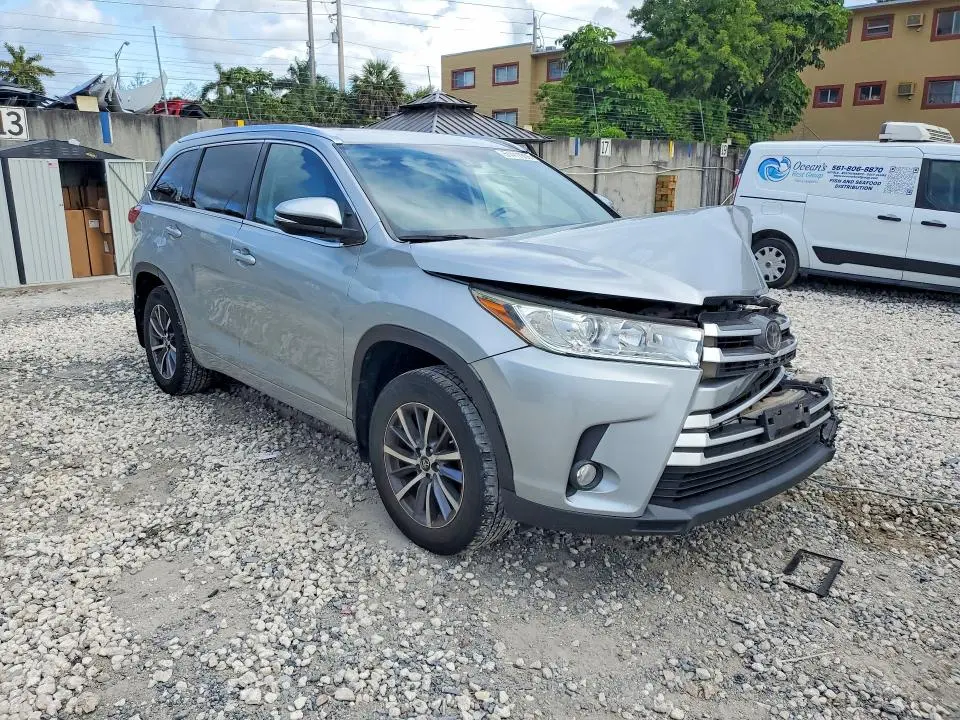 2017 TOYOTA HIGHLANDER XLE  