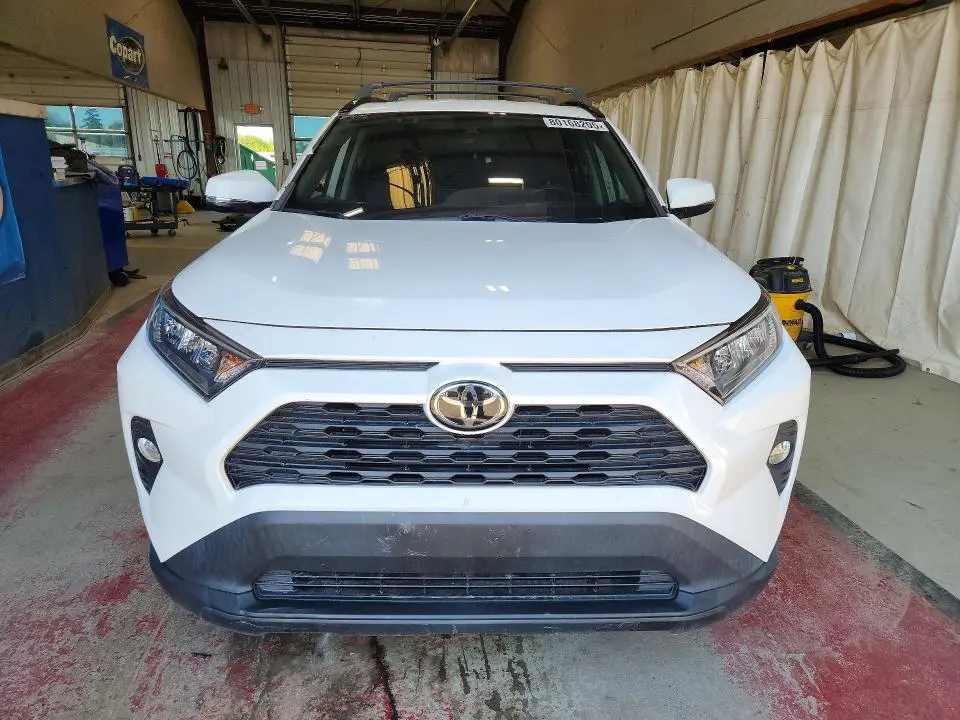 2021 TOYOTA RAV4 XLE  