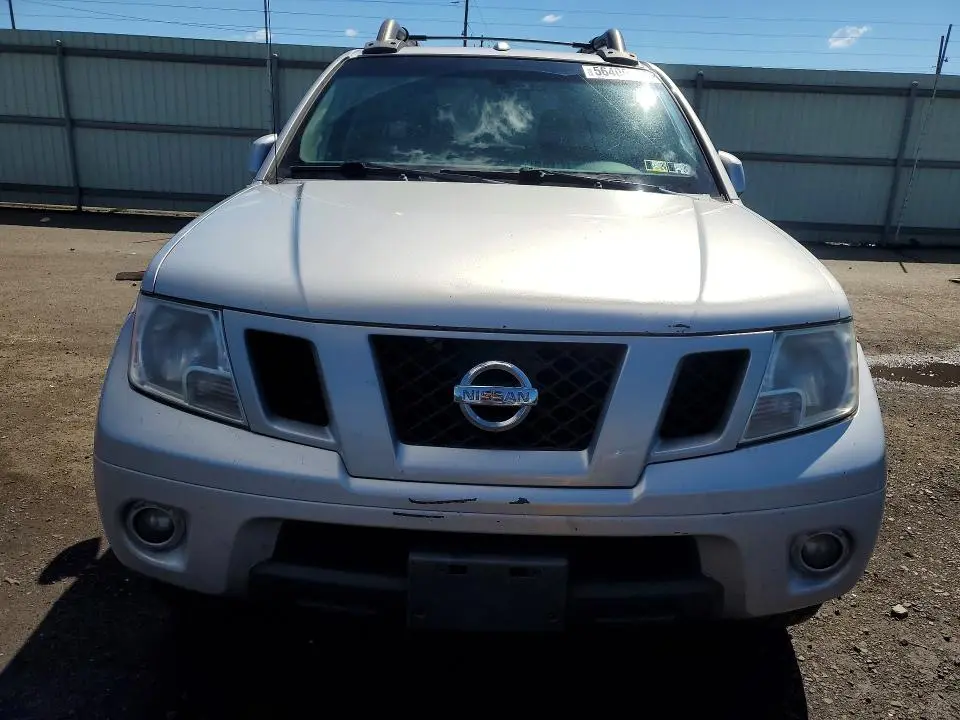 2010 NISSAN FRONTIER SE V6  