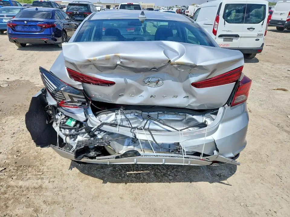 2020 HYUNDAI ELANTRA SEL  