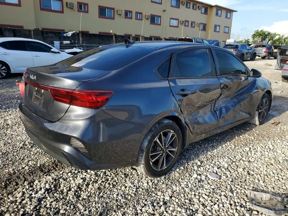 2022 KIA FORTE LXS  