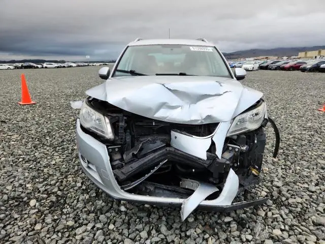 2011 VOLKSWAGEN TIGUAN S  