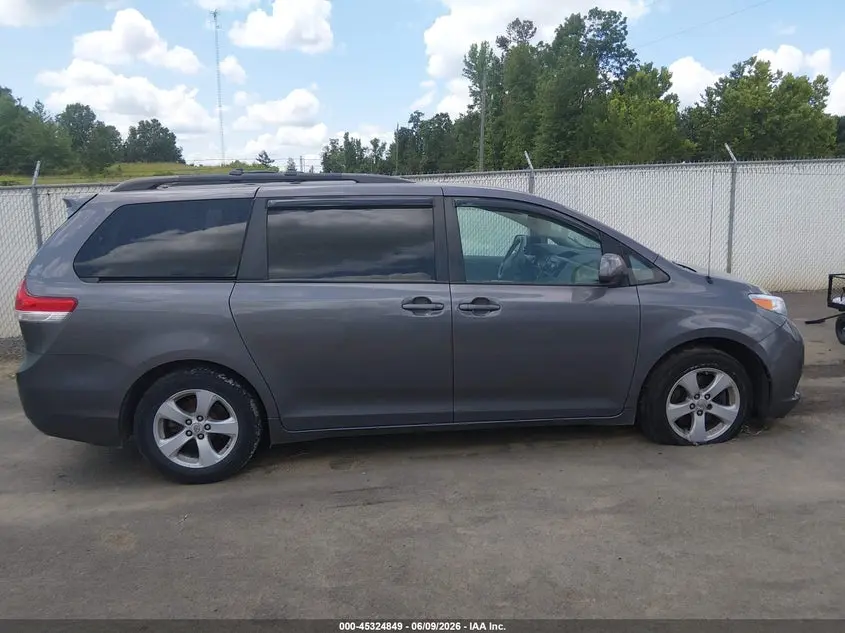 2011 TOYOTA SIENNA LE V6