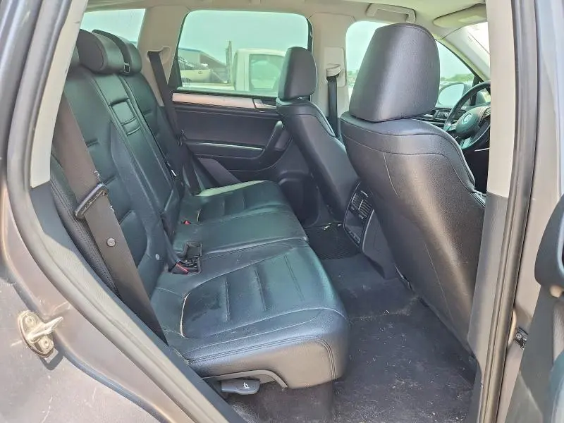 2011 VOLKSWAGEN TOUAREG V6  