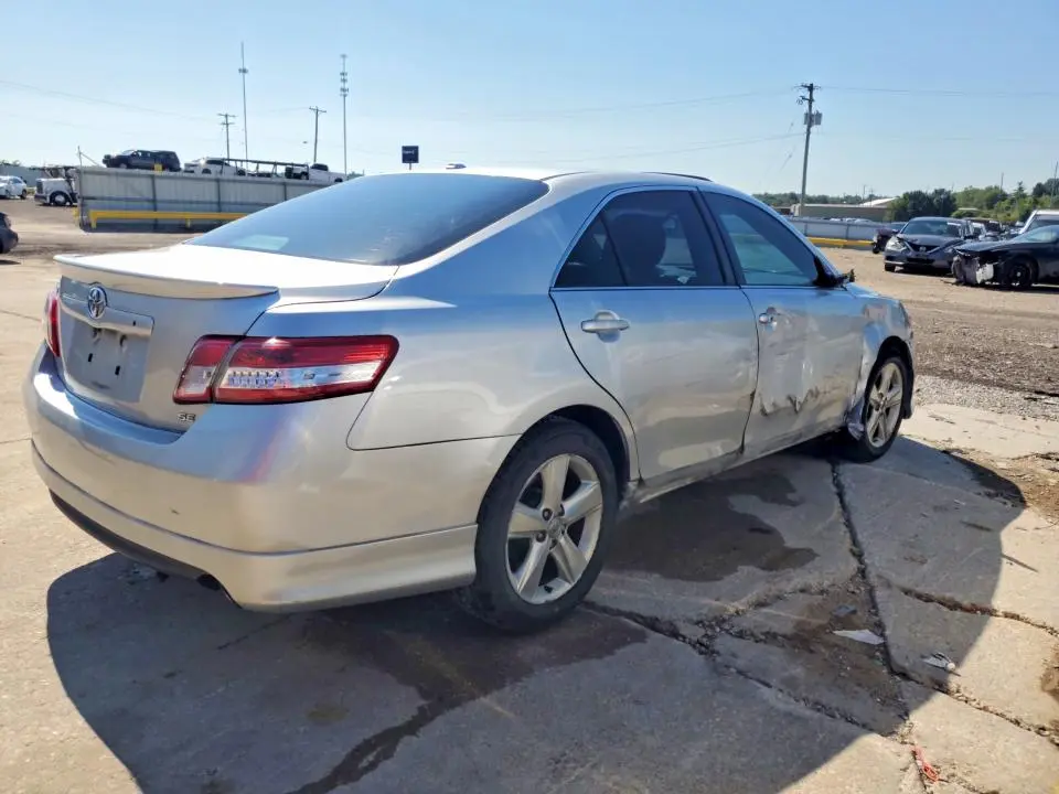 2011 TOYOTA CAMRY SE  