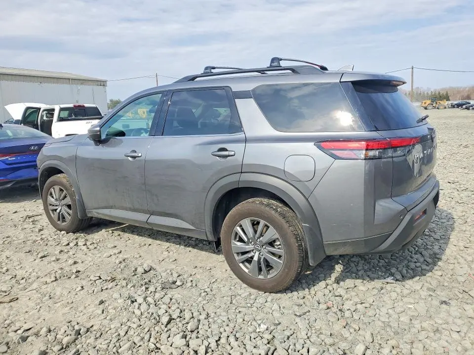 2025 NISSAN PATHFINDER SV  