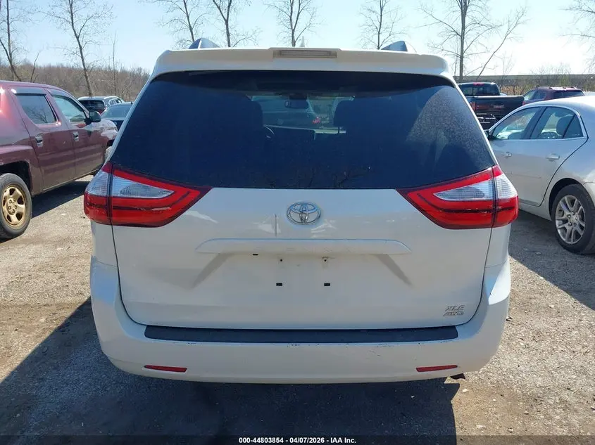 2019 TOYOTA SIENNA XLE 7 PASSENGER