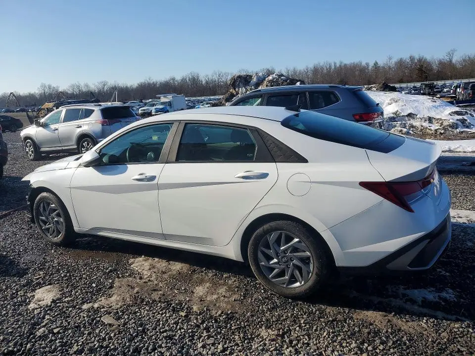 2024 HYUNDAI ELANTRA SEL  