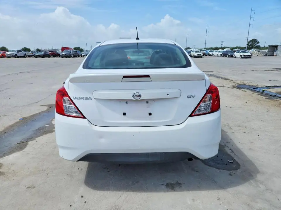 2018 NISSAN VERSA SV  