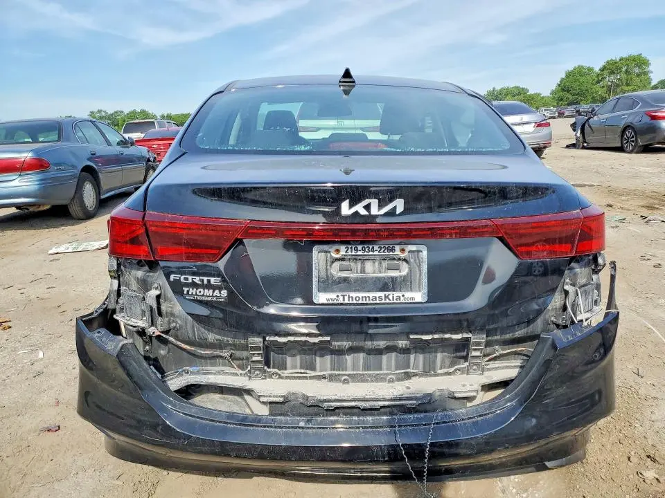 2024 KIA FORTE LXS  