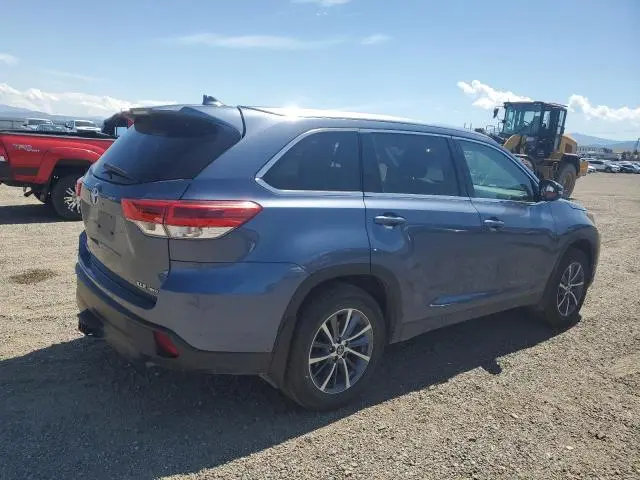2019 TOYOTA HIGHLANDER SE  