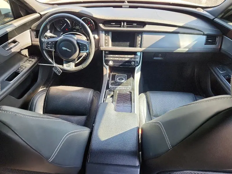 2016 JAGUAR XF R - SPORT  