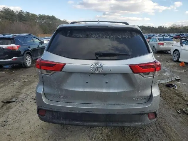 2019 TOYOTA HIGHLANDER SE  