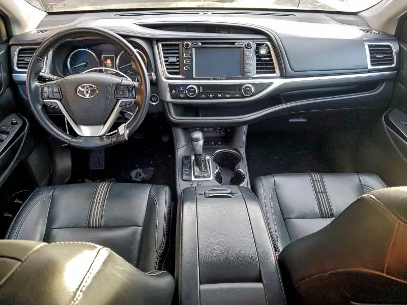 2018 TOYOTA HIGHLANDER SE  