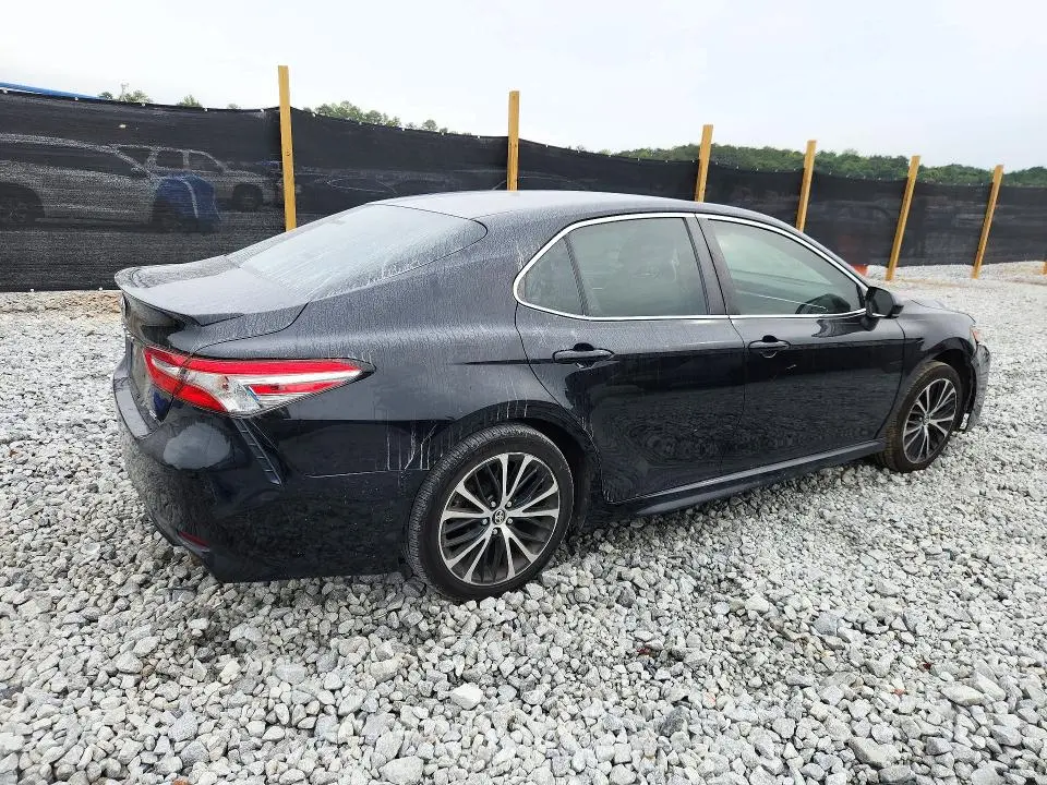 2018 TOYOTA CAMRY SE  