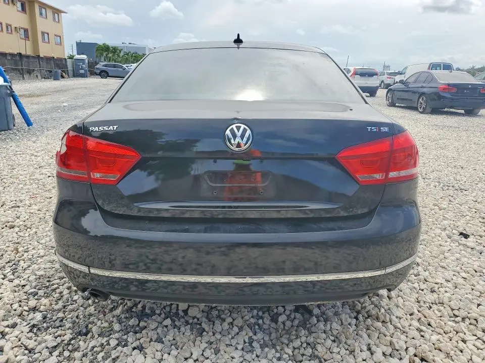2015 VOLKSWAGEN PASSAT SE  