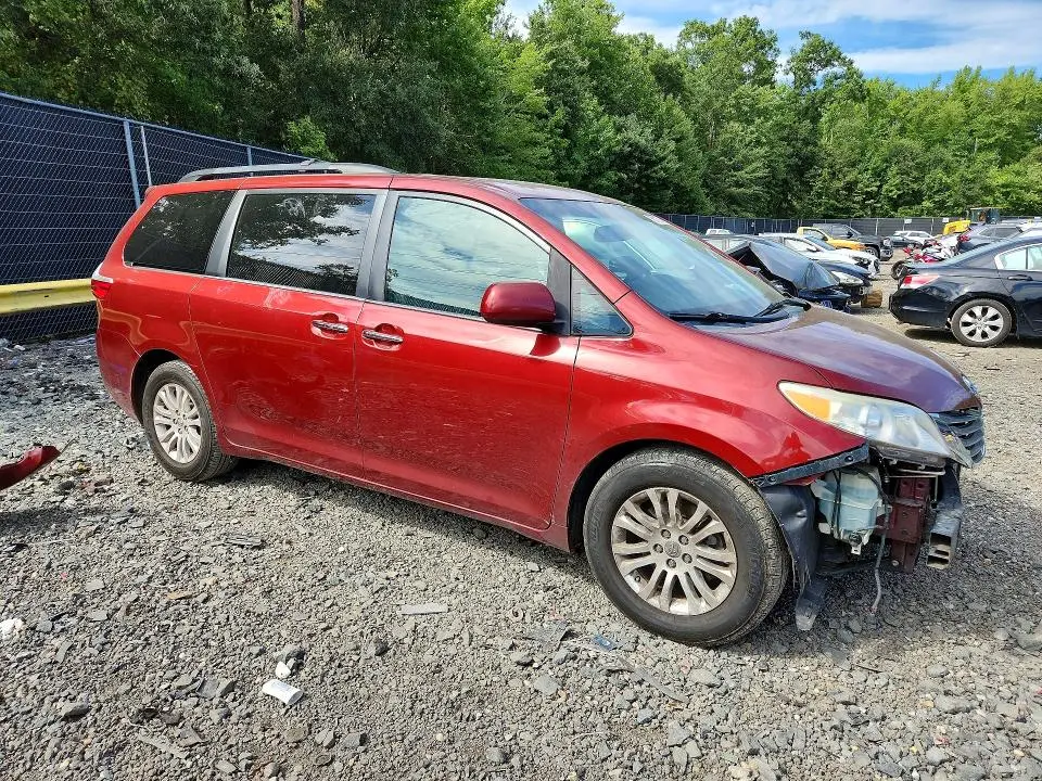 2015 TOYOTA SIENNA XLE 8-PASSENGER  