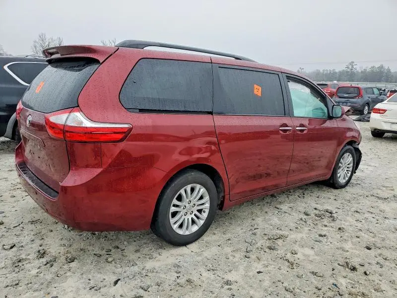2017 TOYOTA SIENNA XLE  