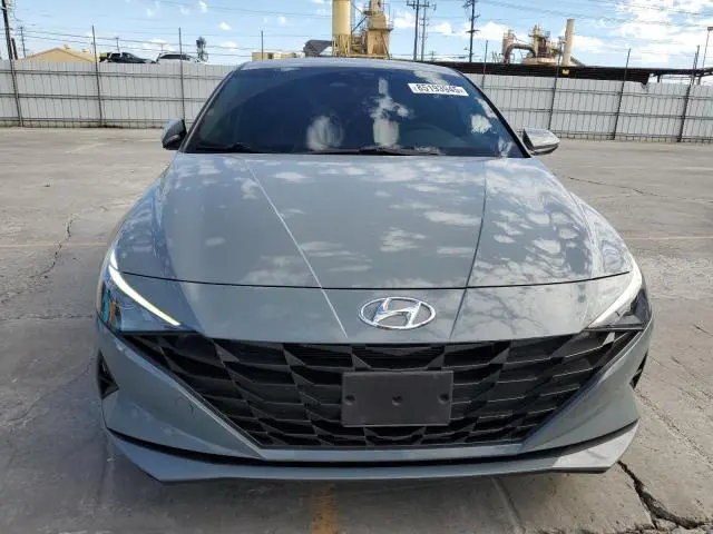 2022 HYUNDAI ELANTRA SE  