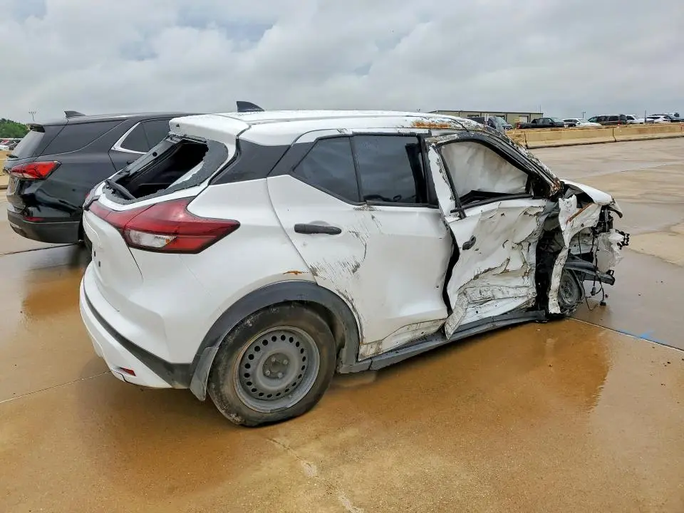 2024 NISSAN KICKS S  