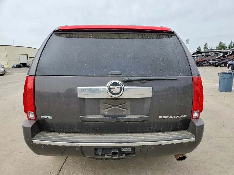 2011 CADILLAC ESCALADE LUXURY  
