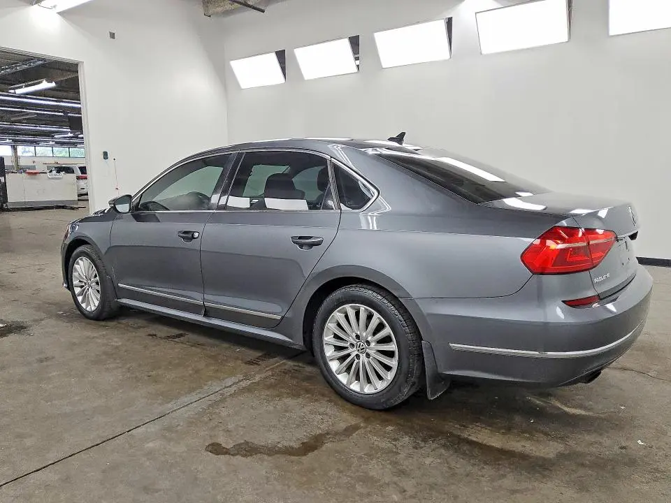 2016 VOLKSWAGEN PASSAT SE  