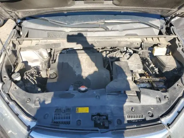 2016 TOYOTA HIGHLANDER LE