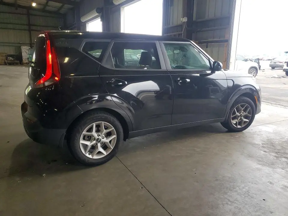 2022 KIA SOUL LX  