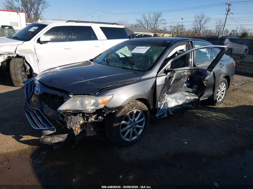 2011 TOYOTA CAMRY XLE V6