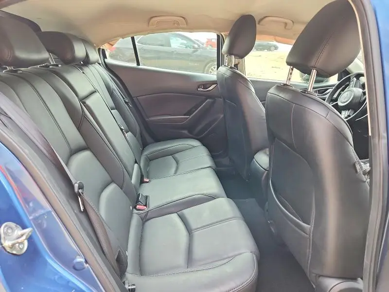 2018 MAZDA 3 TOURING  