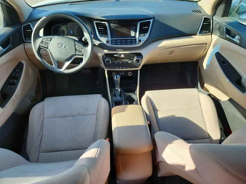2016 HYUNDAI TUCSON SE  