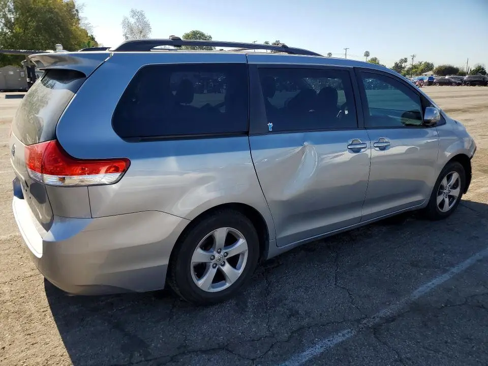 2013 TOYOTA SIENNA LE  