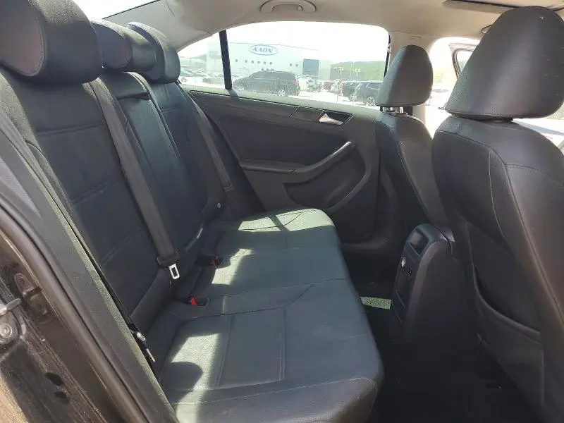 2012 VOLKSWAGEN JETTA SE  
