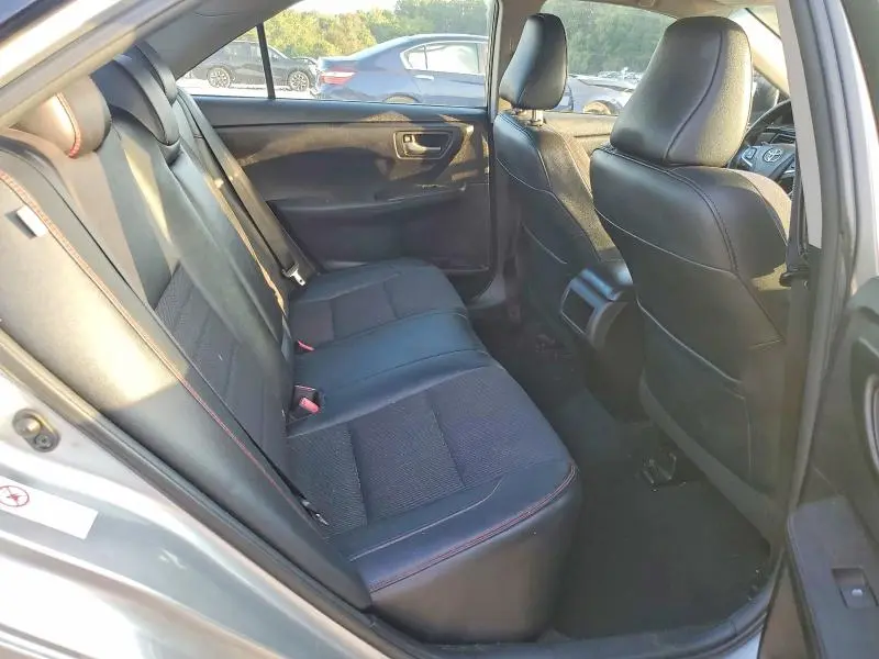 2016 TOYOTA CAMRY SE  