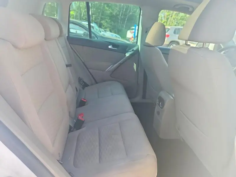 2010 VOLKSWAGEN TIGUAN SE  