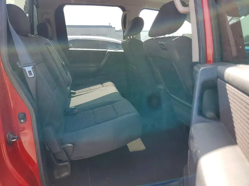 2010 NISSAN TITAN SE  