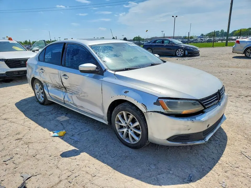 2011 VOLKSWAGEN JETTA SE  