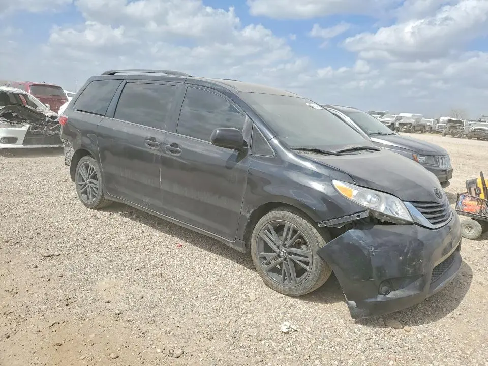 2015 TOYOTA SIENNA LE 8-PASSENGER  