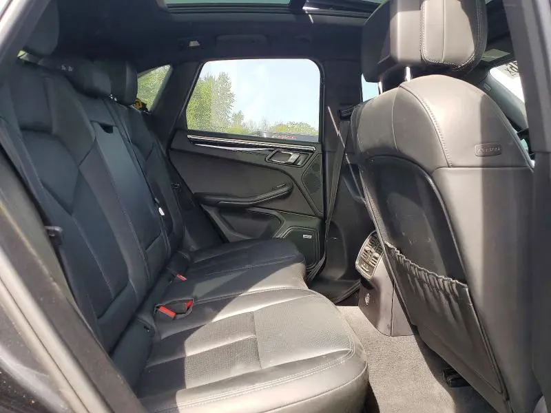 2019 PORSCHE MACAN   