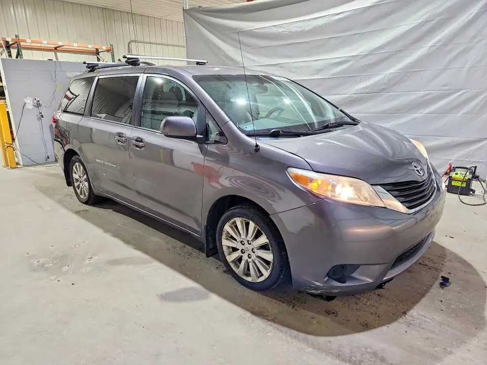 2011 TOYOTA SIENNA LE  