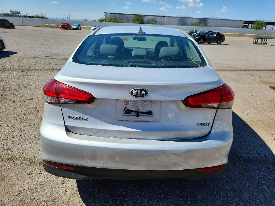 2017 KIA FORTE LX  