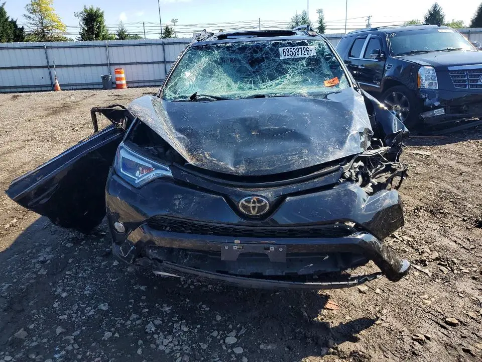 2018 TOYOTA RAV4 SE  